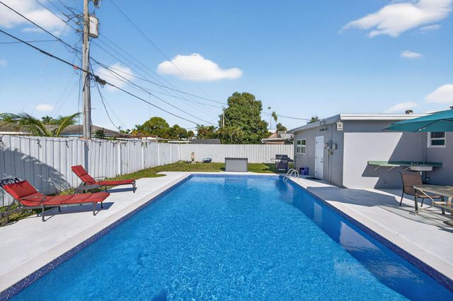 511 Iris Avenue, Palm Beach Gardens, FL 33410