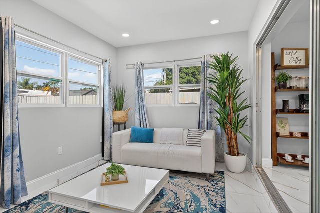 511 Iris Avenue, Palm Beach Gardens, FL 33410