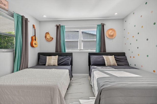 511 Iris Avenue, Palm Beach Gardens, FL 33410