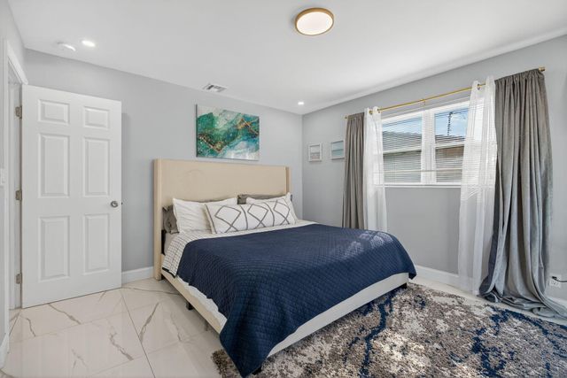 511 Iris Avenue, Palm Beach Gardens, FL 33410