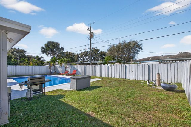 511 Iris Avenue, Palm Beach Gardens, FL 33410