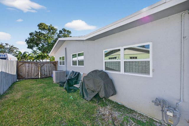 511 Iris Avenue, Palm Beach Gardens, FL 33410