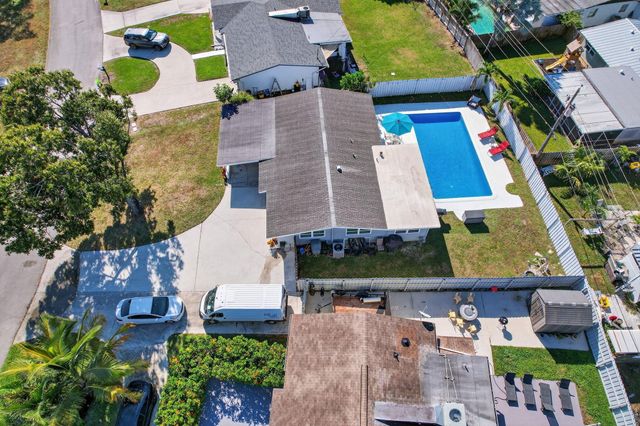 511 Iris Avenue, Palm Beach Gardens, FL 33410