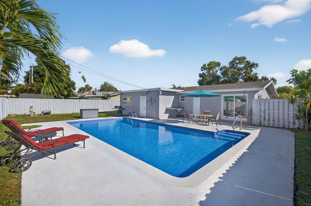 511 Iris Avenue, Palm Beach Gardens, FL 33410