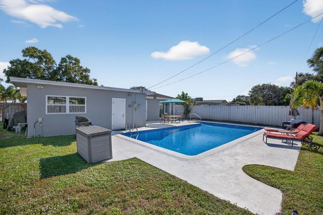 511 Iris Avenue, Palm Beach Gardens, FL 33410