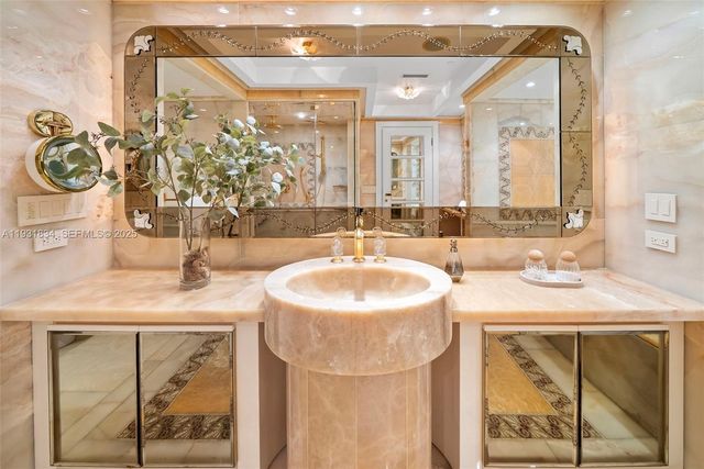 7471 Fisher Island Dr 7471, Miami Beach, FL 33109