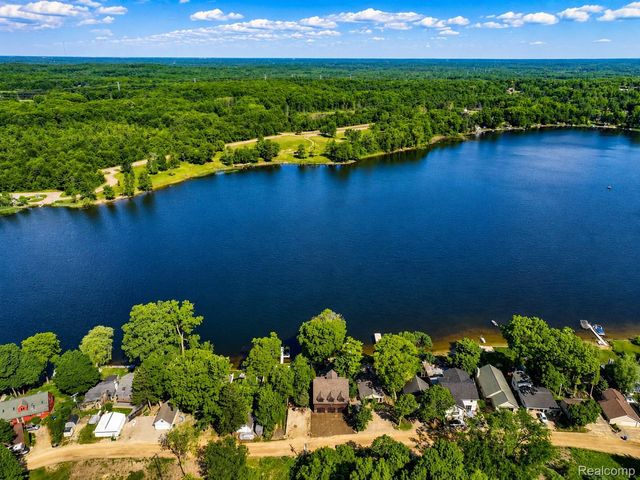 5940 Silver Birch Road, Hadley Township, MI 48462