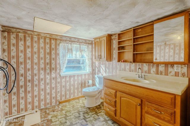 158 Stiles Rd, Madisonville, TN 37354