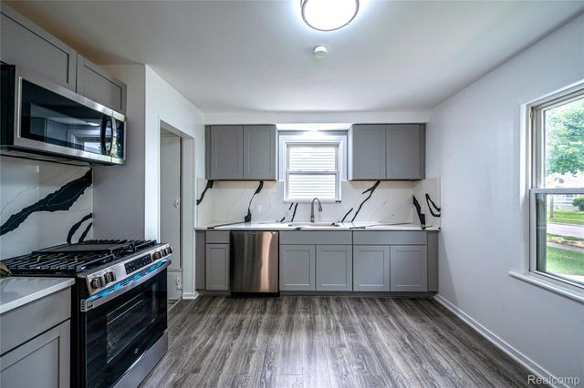 13680 Borgman Street, Oak Park, MI 48237