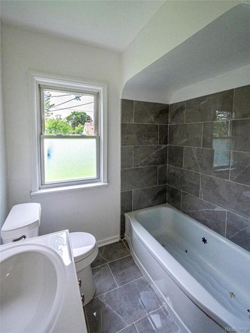 13680 Borgman Street, Oak Park, MI 48237