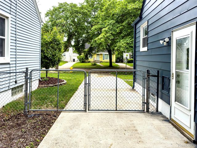 13680 Borgman Street, Oak Park, MI 48237