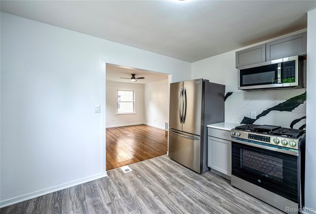 13680 Borgman Street, Oak Park, MI 48237
