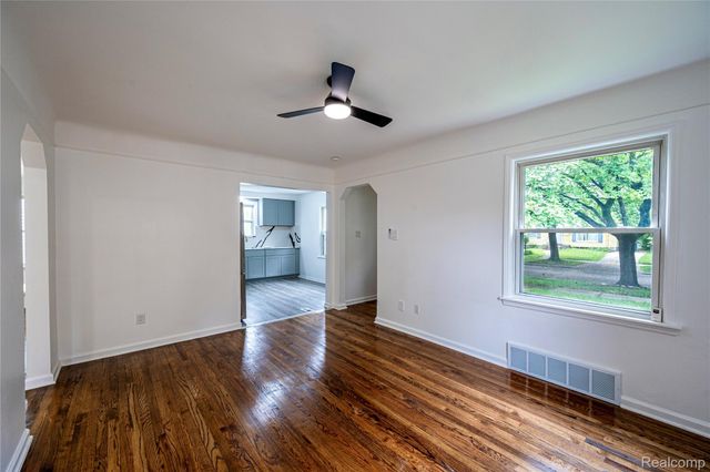 13680 Borgman Street, Oak Park, MI 48237