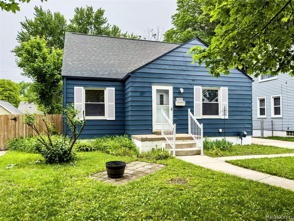 13680 Borgman Street, Oak Park, MI 48237
