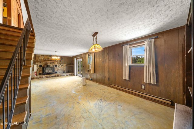 1222 Mini Huskey Rd, Maryville, TN 37801