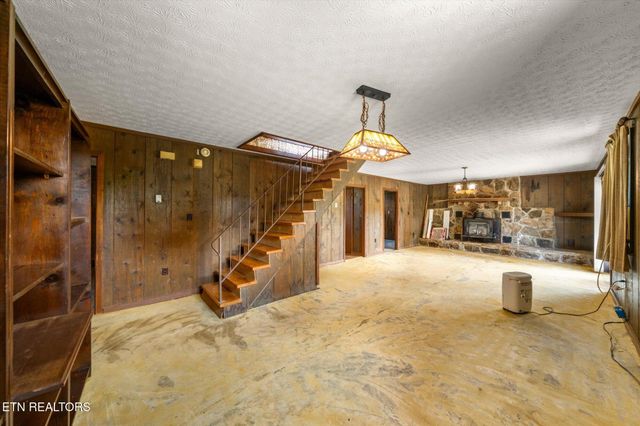 1222 Mini Huskey Rd, Maryville, TN 37801