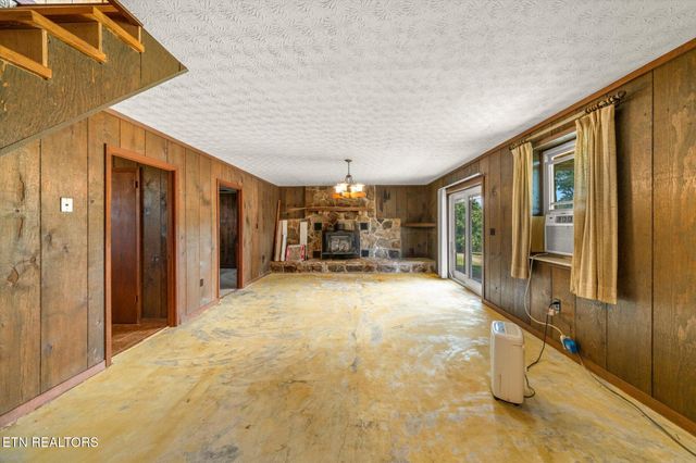 1222 Mini Huskey Rd, Maryville, TN 37801