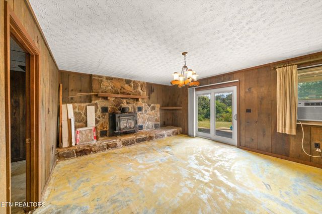 1222 Mini Huskey Rd, Maryville, TN 37801