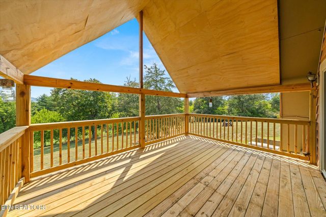 1222 Mini Huskey Rd, Maryville, TN 37801