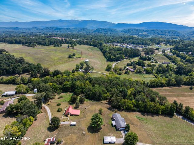 1222 Mini Huskey Rd, Maryville, TN 37801