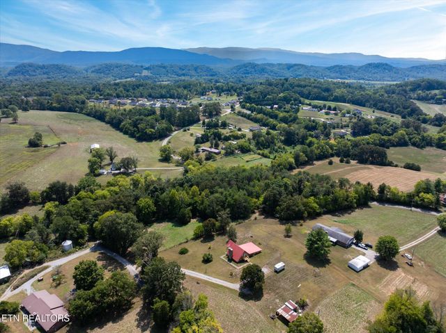 1222 Mini Huskey Rd, Maryville, TN 37801