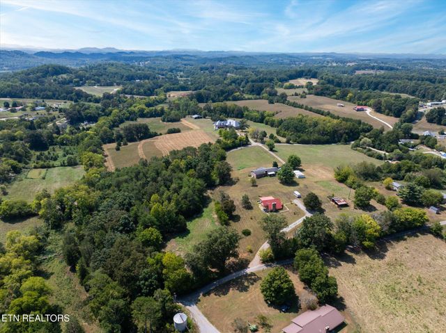 1222 Mini Huskey Rd, Maryville, TN 37801