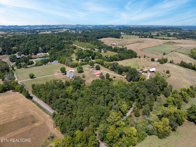 1222 Mini Huskey Rd, Maryville, TN 37801