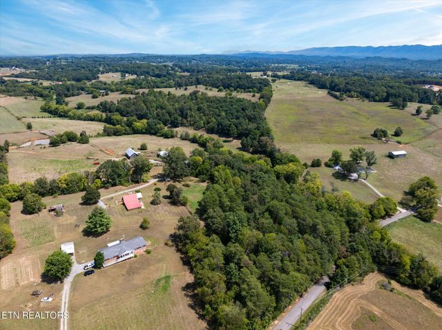 1222 Mini Huskey Rd, Maryville, TN 37801