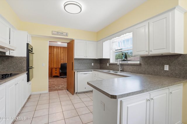 1426 GLENGARRY Road, Jacksonville, FL 32207