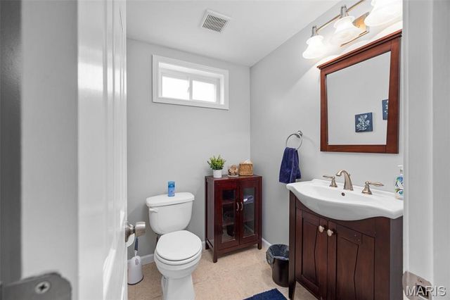 1239 Claycrest Drive, St Charles, MO 63304