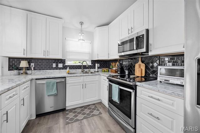 1239 Claycrest Drive, St Charles, MO 63304