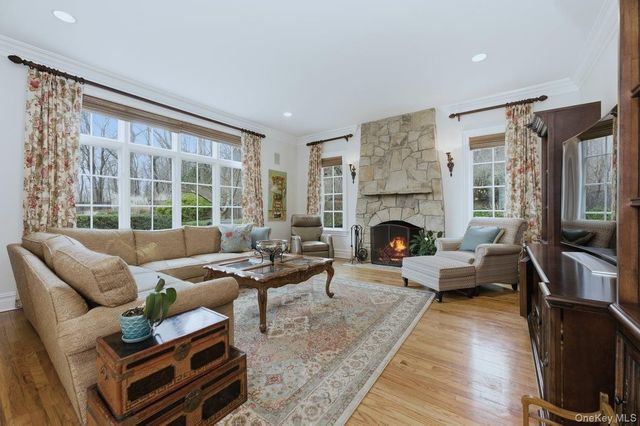 17 Plover Lane, Lloyd Harbor, NY 11743