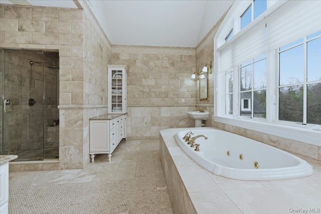 17 Plover Lane, Lloyd Harbor, NY 11743