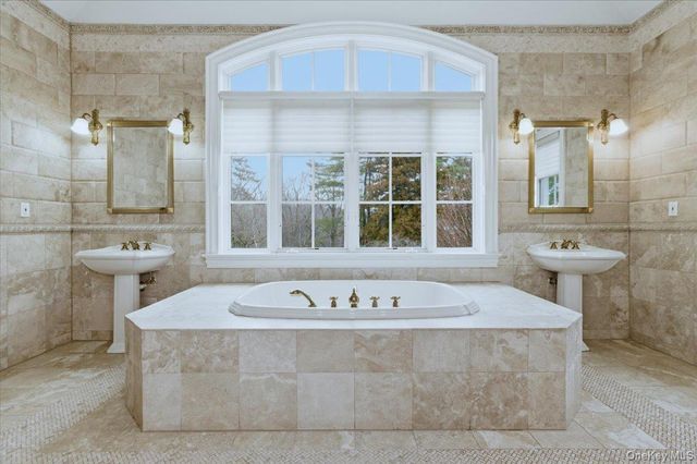 17 Plover Lane, Lloyd Harbor, NY 11743