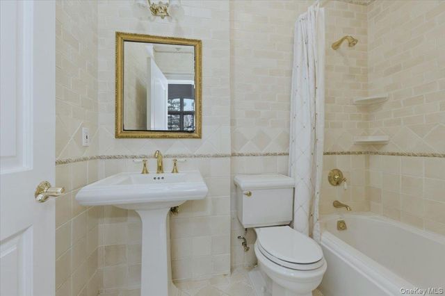 17 Plover Lane, Lloyd Harbor, NY 11743