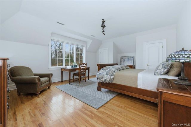 17 Plover Lane, Lloyd Harbor, NY 11743