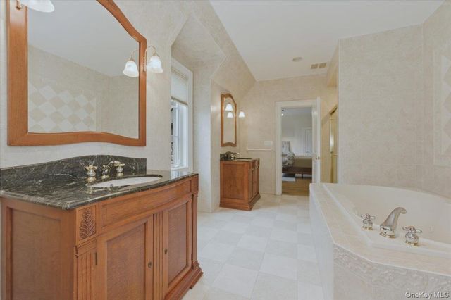 17 Plover Lane, Lloyd Harbor, NY 11743