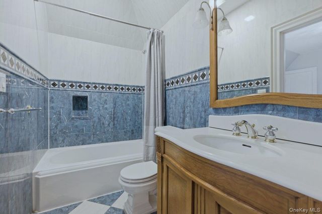 17 Plover Lane, Lloyd Harbor, NY 11743