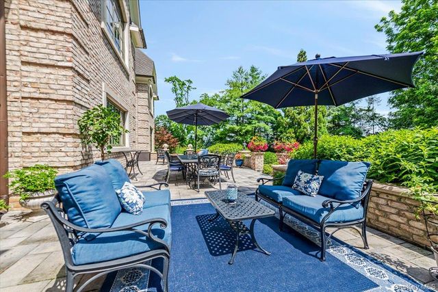 17 Plover Lane, Lloyd Harbor, NY 11743