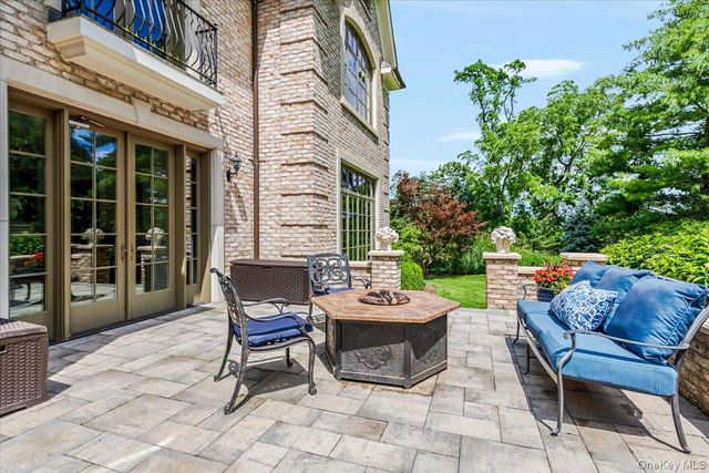 17 Plover Lane, Lloyd Harbor, NY 11743