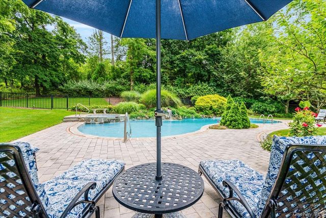 17 Plover Lane, Lloyd Harbor, NY 11743