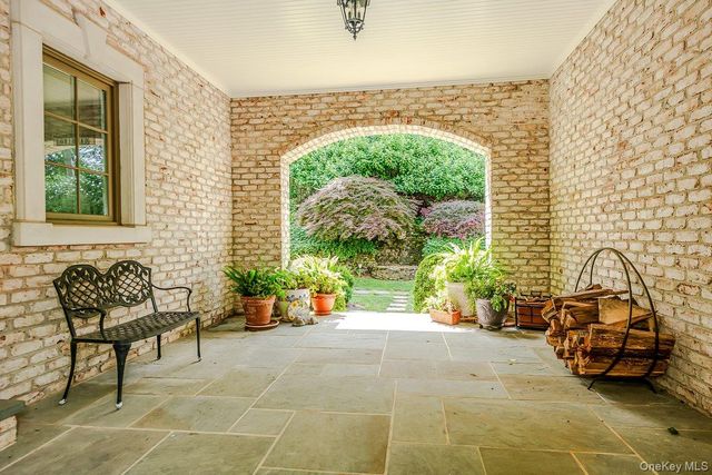 17 Plover Lane, Lloyd Harbor, NY 11743