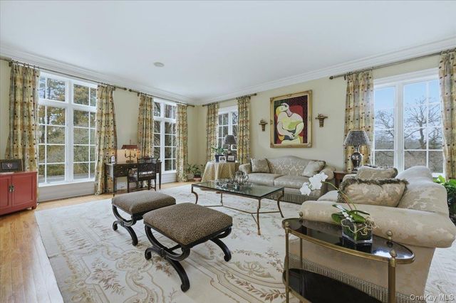 17 Plover Lane, Lloyd Harbor, NY 11743