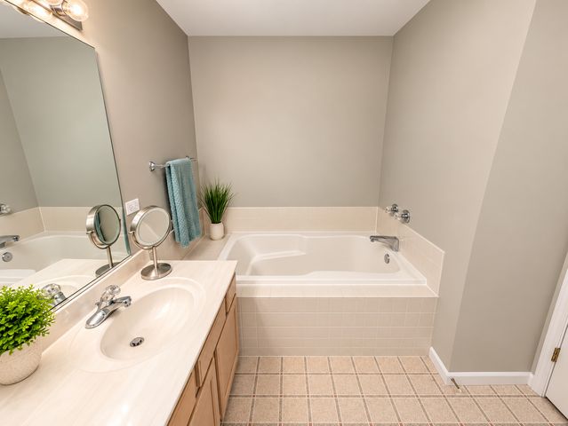3131 Cypress Court, Mchenry, IL 60051