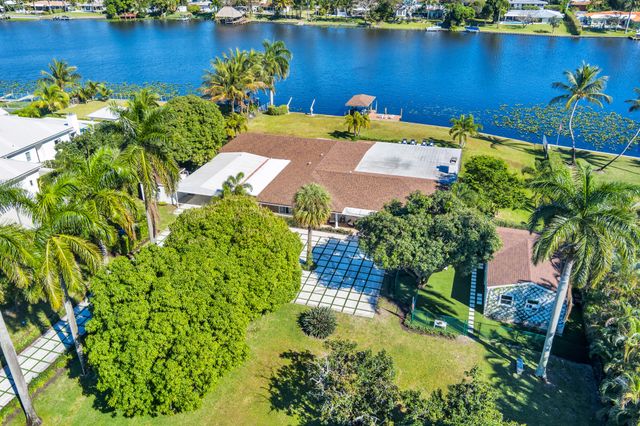 7400 W Lake Drive, Lake Clarke Shores, FL 33406