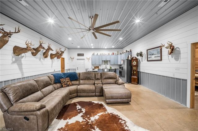 160 Riverwood Drive, Lexington, NC 27292