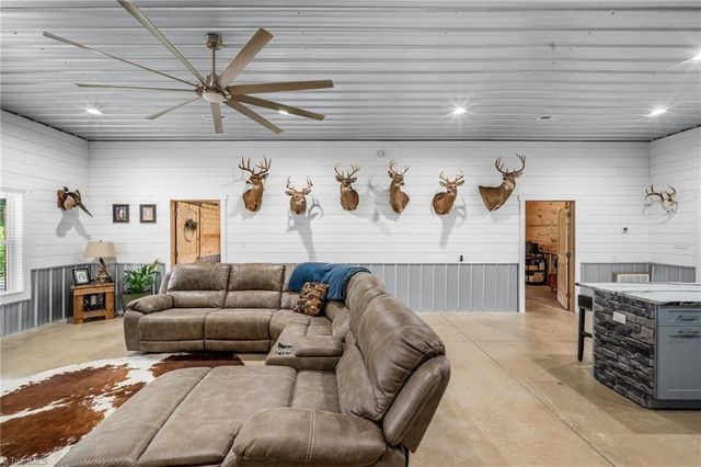 160 Riverwood Drive, Lexington, NC 27292