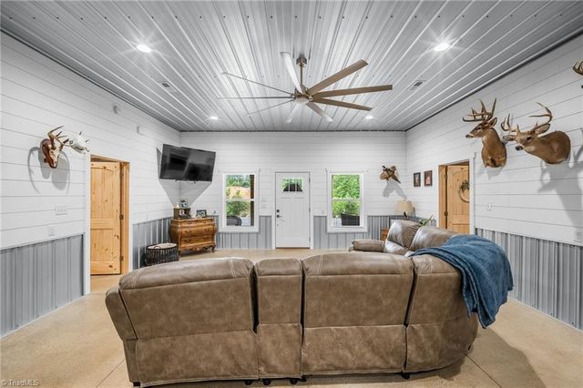 160 Riverwood Drive, Lexington, NC 27292
