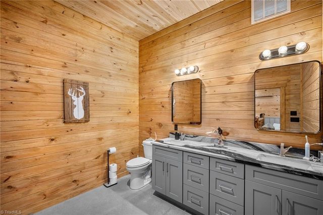 160 Riverwood Drive, Lexington, NC 27292