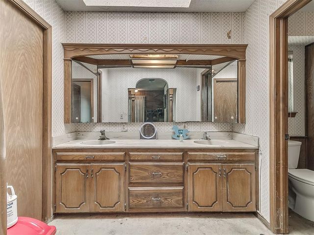 9220 Acre View Drive, Oklahoma City, OK 73151